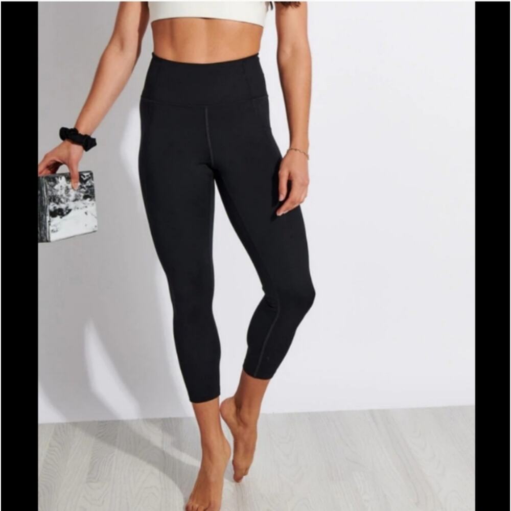 Girlfriend Collective High Rise Crop Capri Leggings Black size Medium